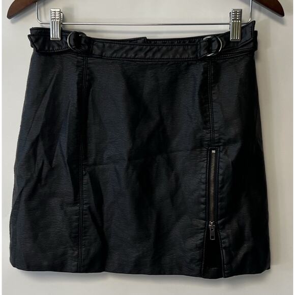 Free People Dresses & Skirts - Free People Vegan Leather Midnight Magic Classic Mini Skirt Sz 6 Goth Indie